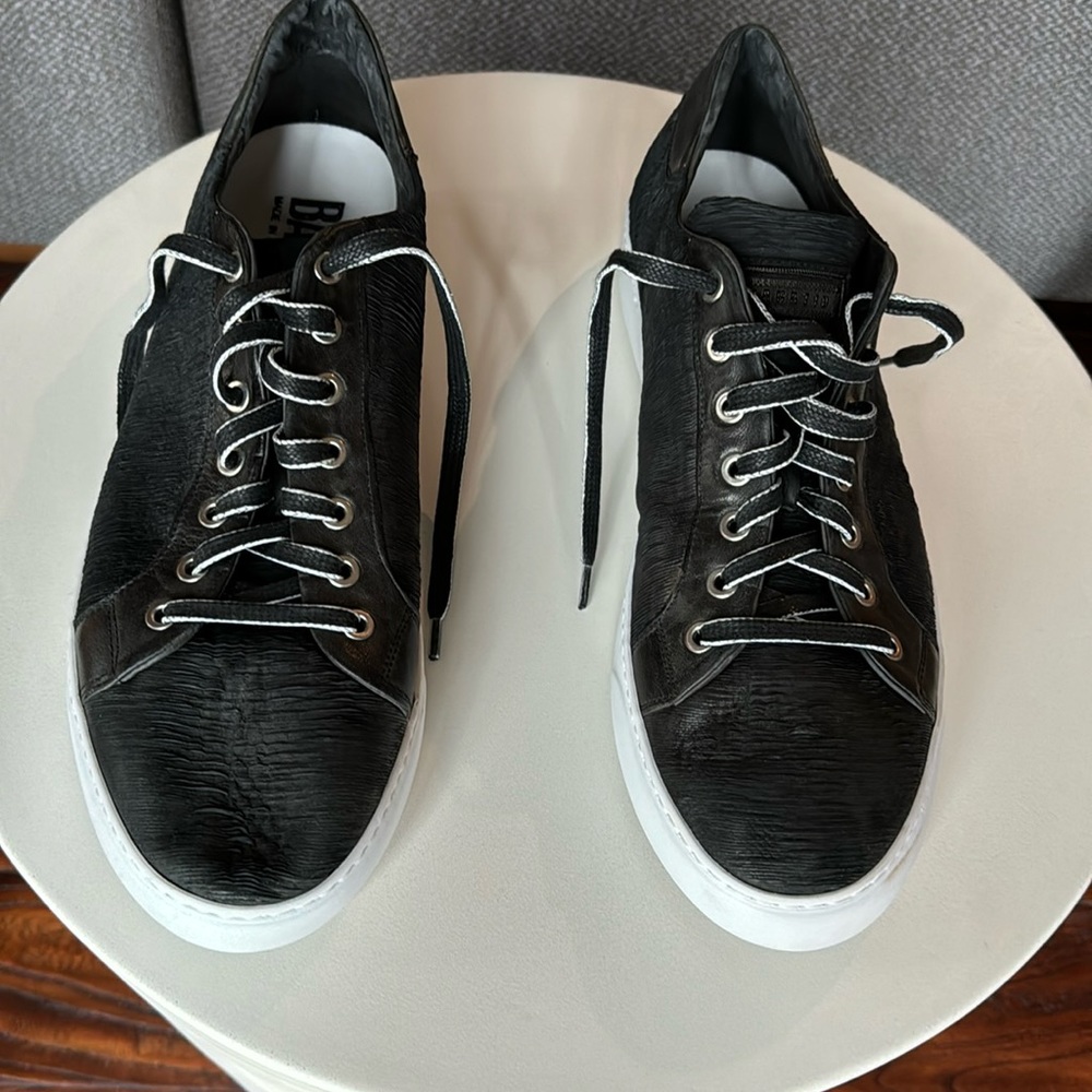 Men’s bag at to low top sneaker